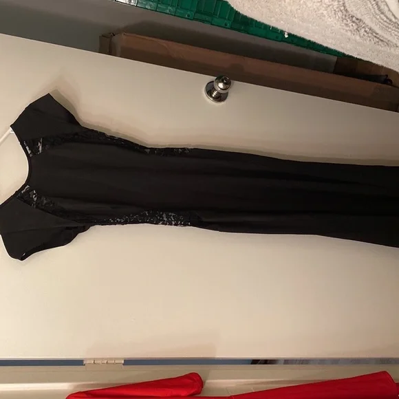 Glamorous!! TFNC lace maxi/gown. New Year’s Eve, prom, gala and more !!! - Picture 11 of 15